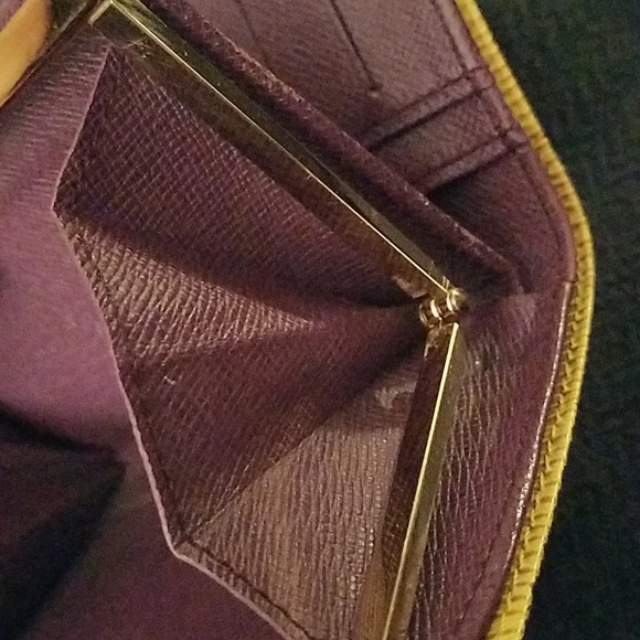 LV Epi Wallet - Picture 7 of 8